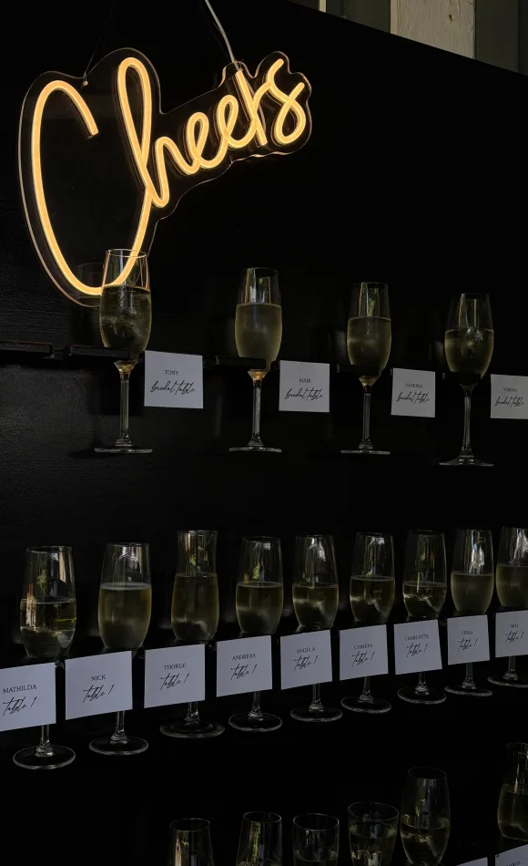 Cheers – Neon-Highlight